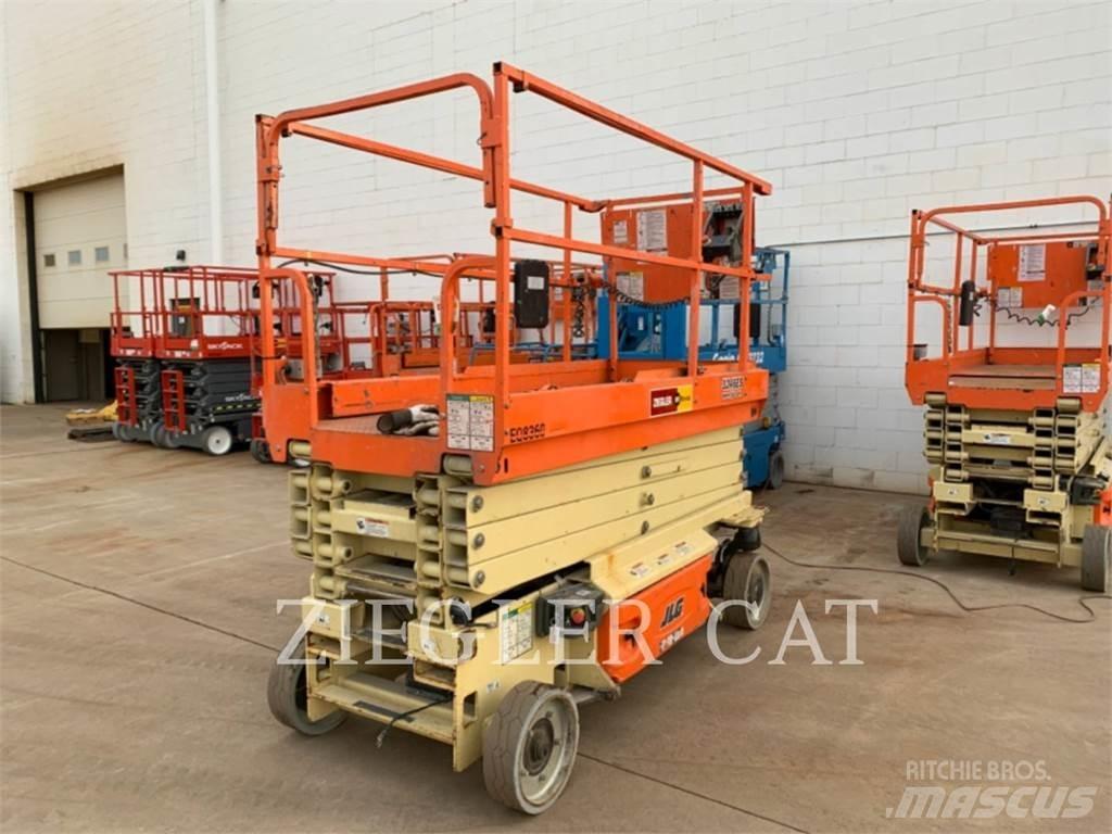 JLG 3246ES Saksilavat