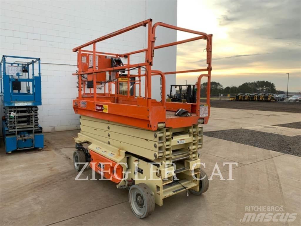 JLG 3246ES Saksilavat