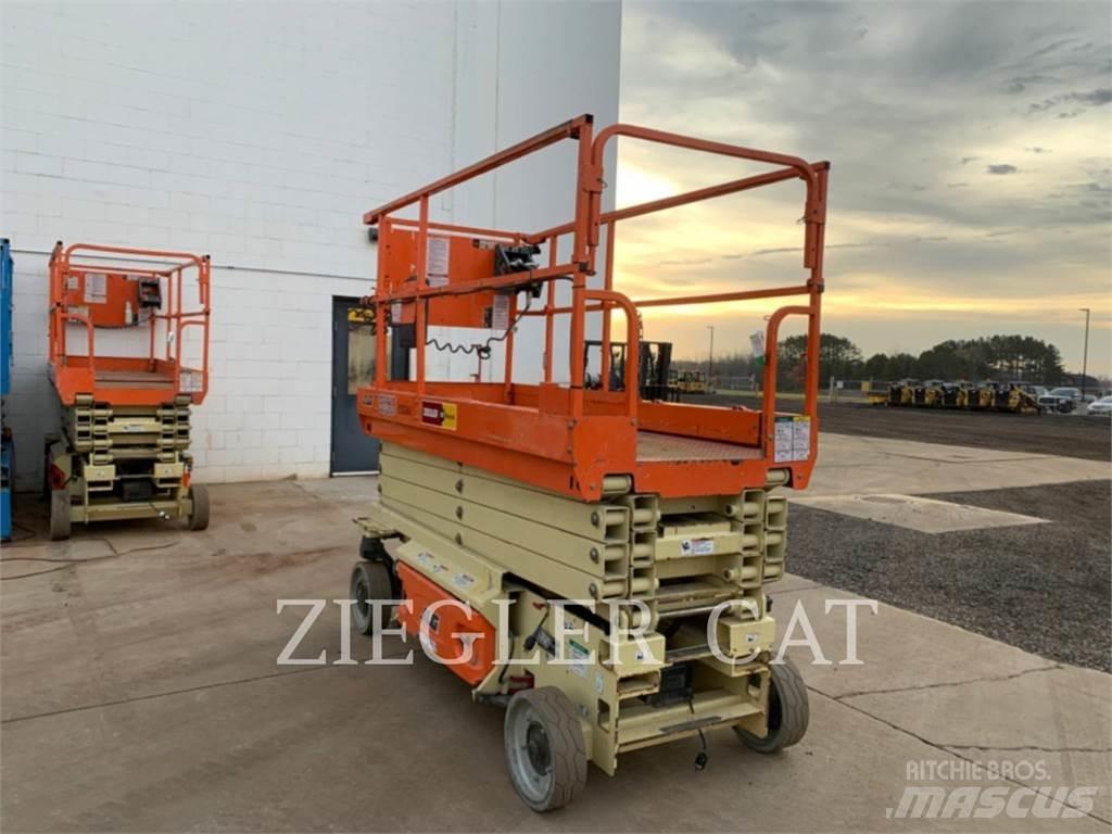 JLG 3246ES Saksilavat