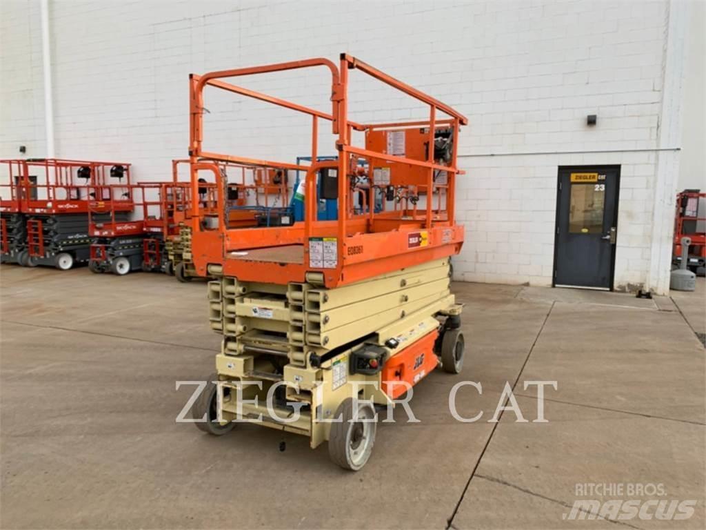 JLG 3246ES Saksilavat