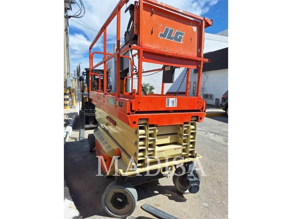 JLG 3246ES Saksilavat