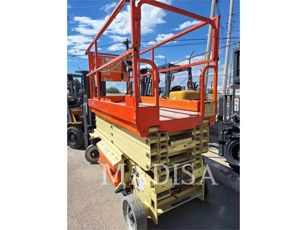 JLG 3246ES Saksilavat