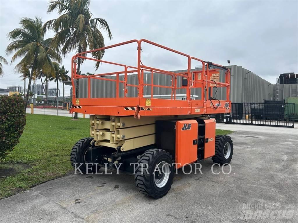 JLG 330LTR Saksilavat