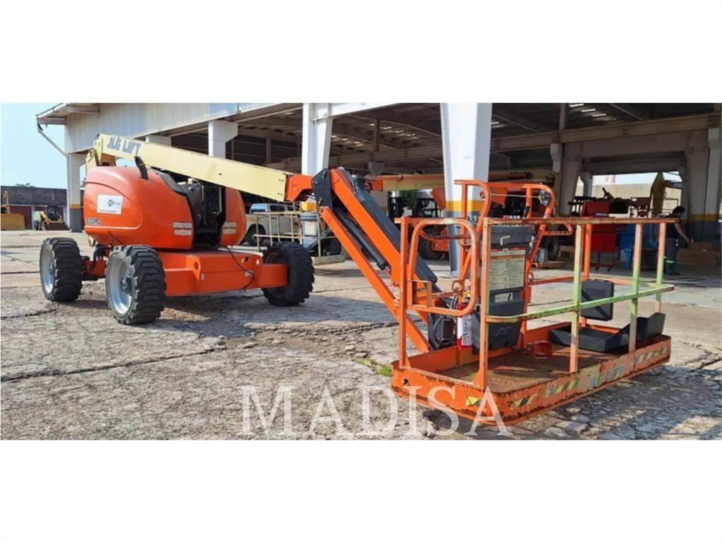 JLG 600AJ Kuukulkijat