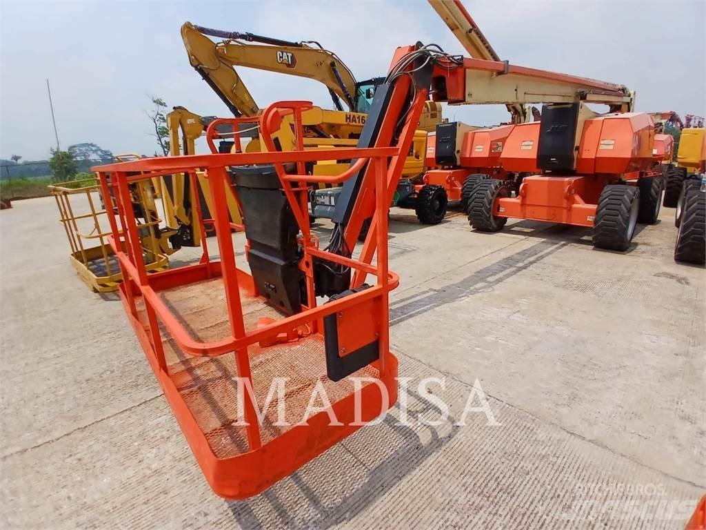 JLG 800AJ Kuukulkijat