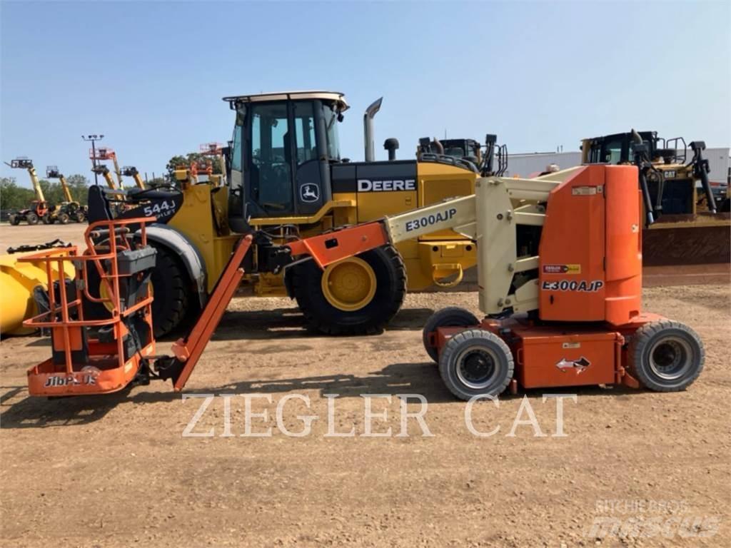 JLG E300AJP Kuukulkijat