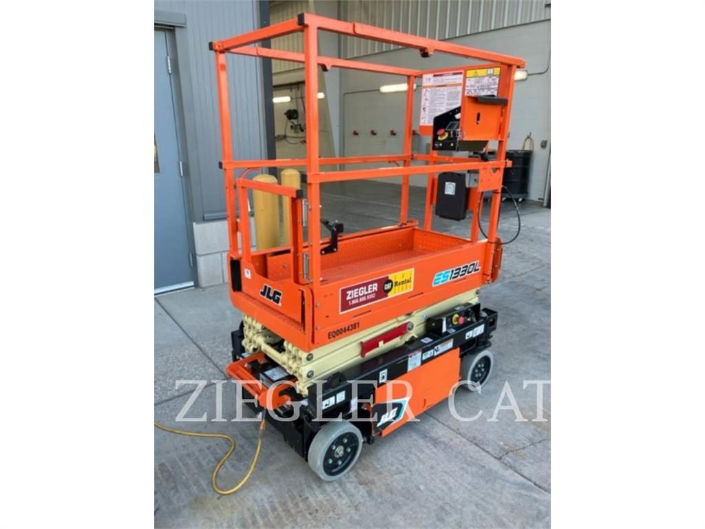 JLG ES1330L Saksilavat
