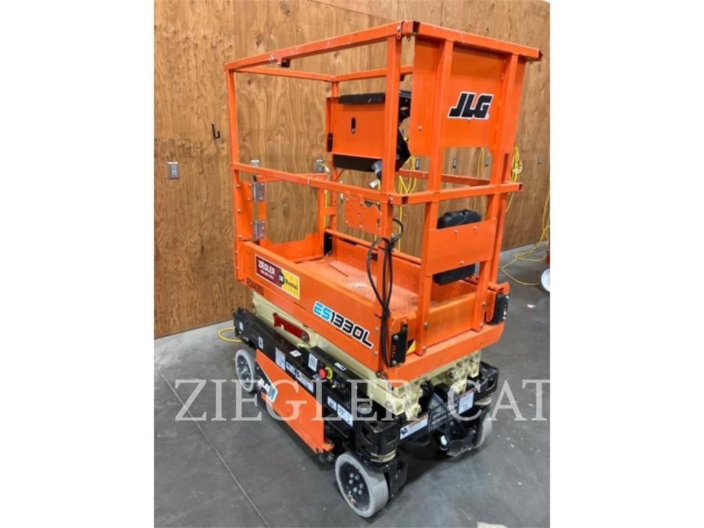 JLG ES1330L Saksilavat