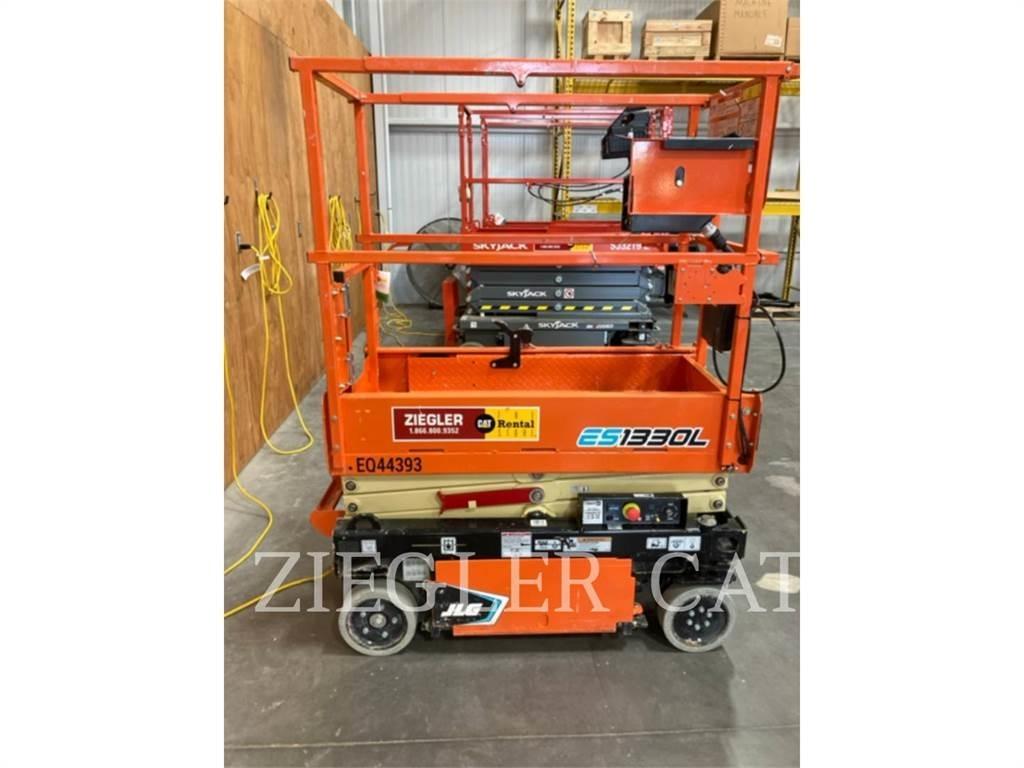 JLG ES1330L Saksilavat