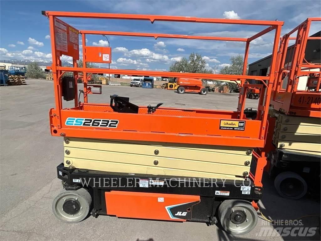 JLG ES2632 Saksilavat