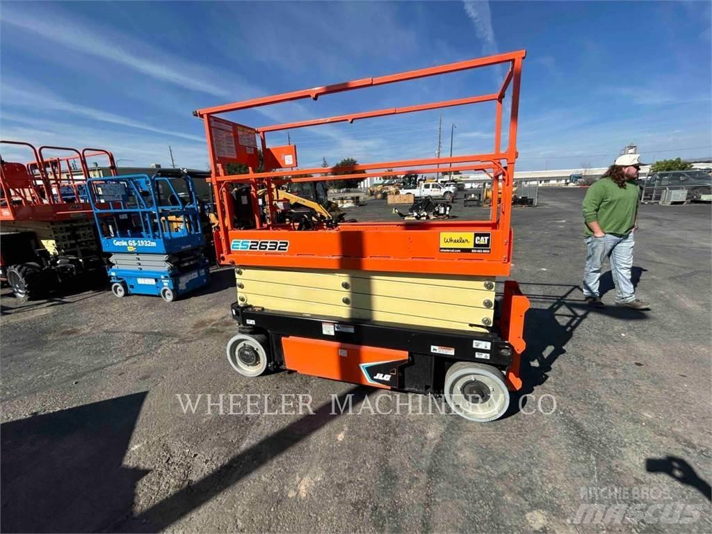 JLG ES2632 Saksilavat