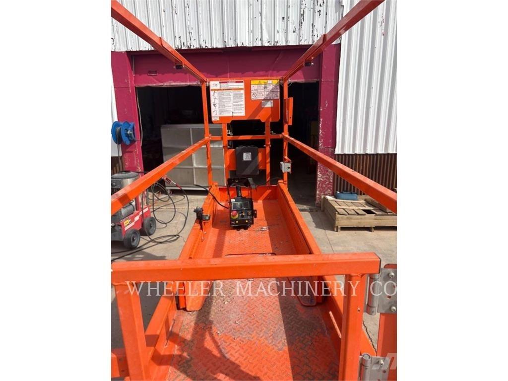 JLG ES2632 Saksilavat