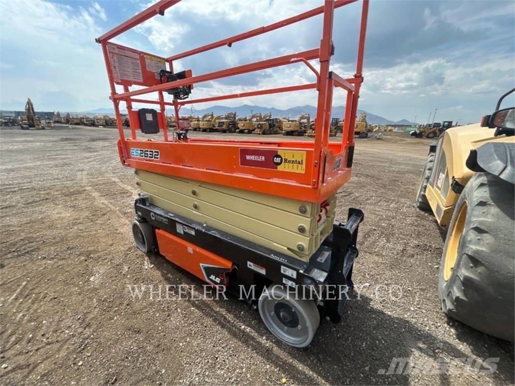 JLG ES2632 Saksilavat