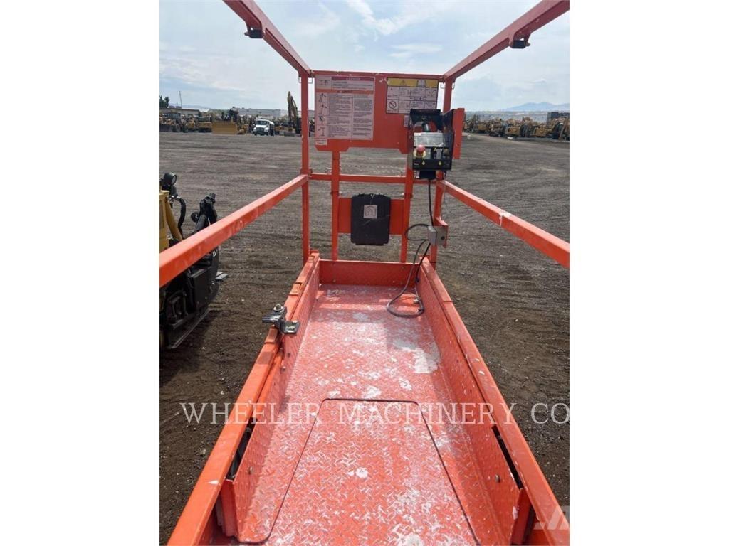 JLG ES2632 Saksilavat