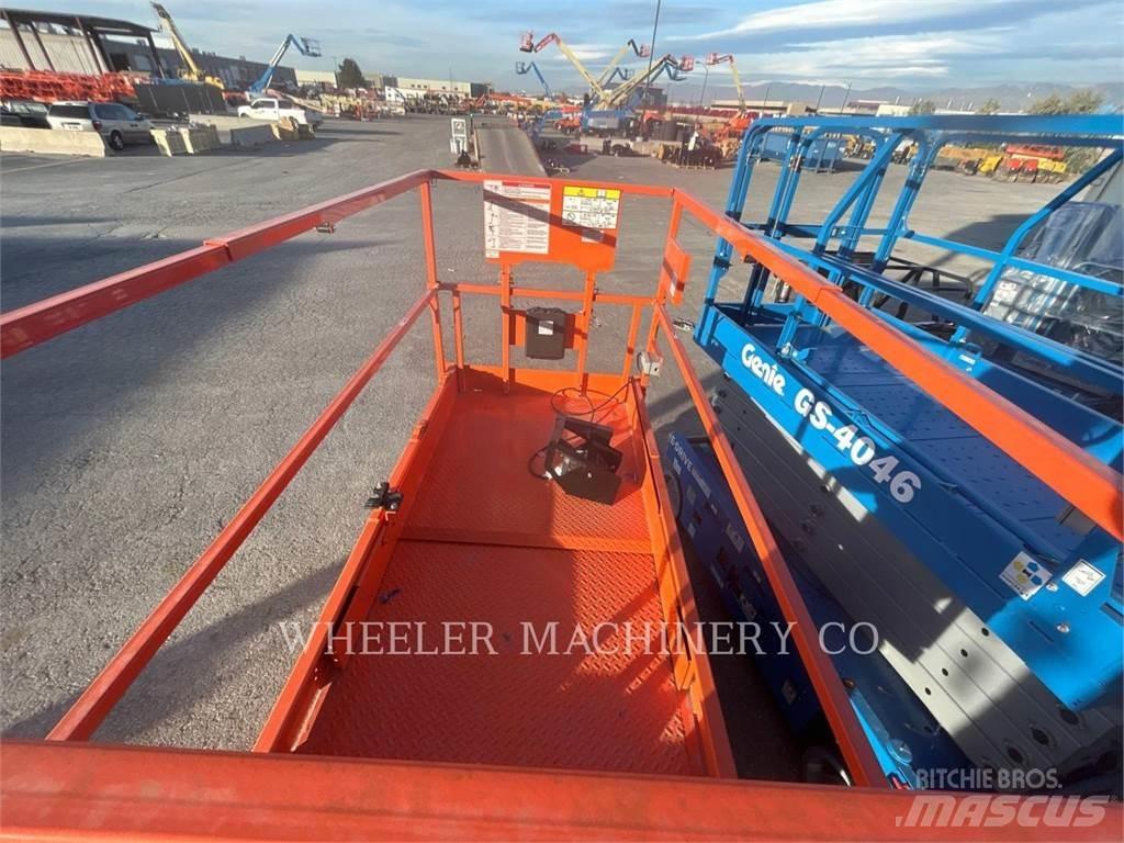 JLG ES2646 Saksilavat