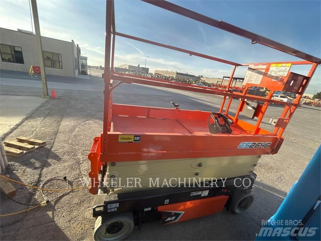 JLG ES2646 Saksilavat