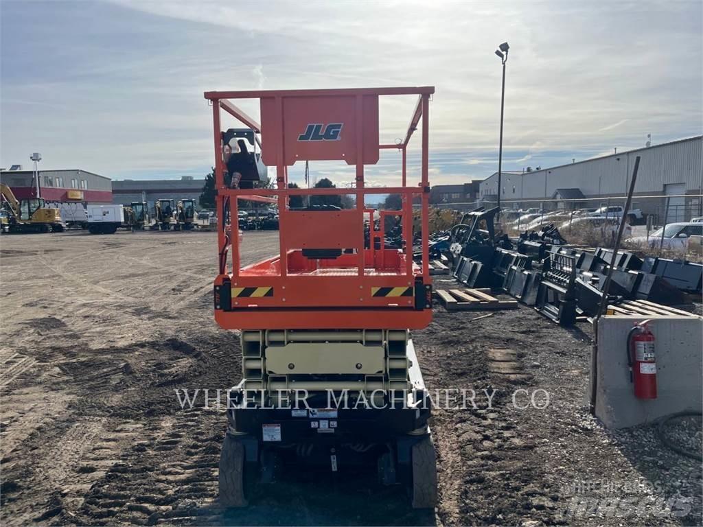 JLG ES2646 Saksilavat
