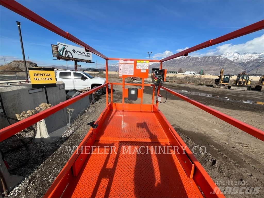 JLG ES2646 Saksilavat