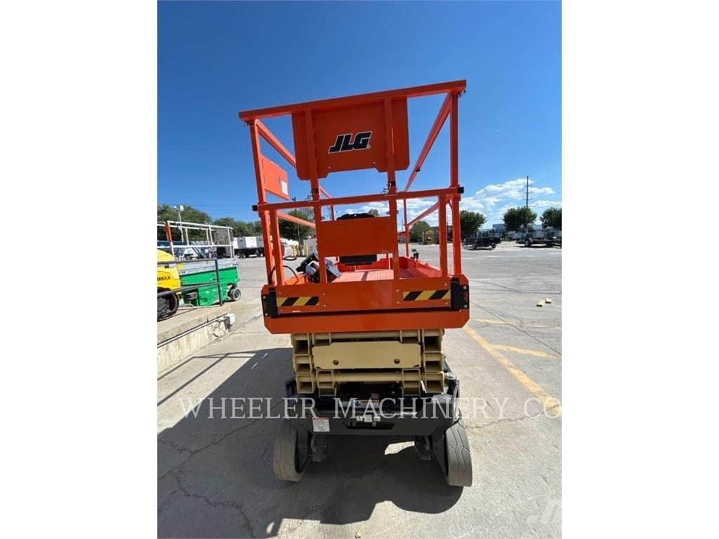 JLG ES2646 Saksilavat