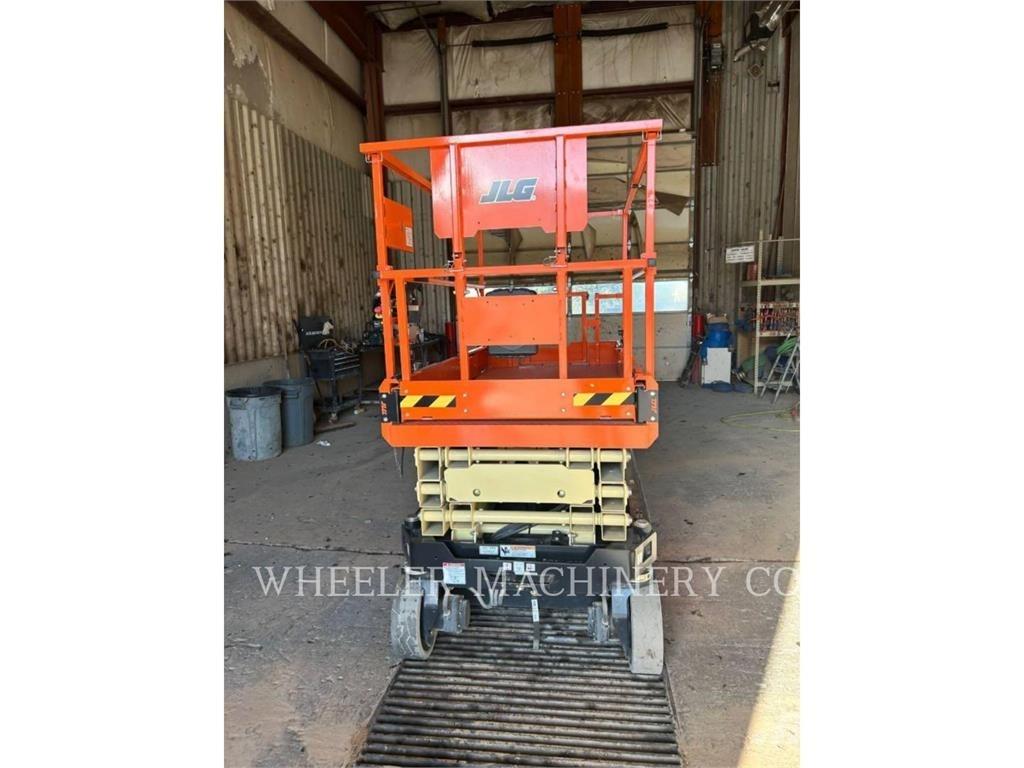 JLG ES2646 Saksilavat