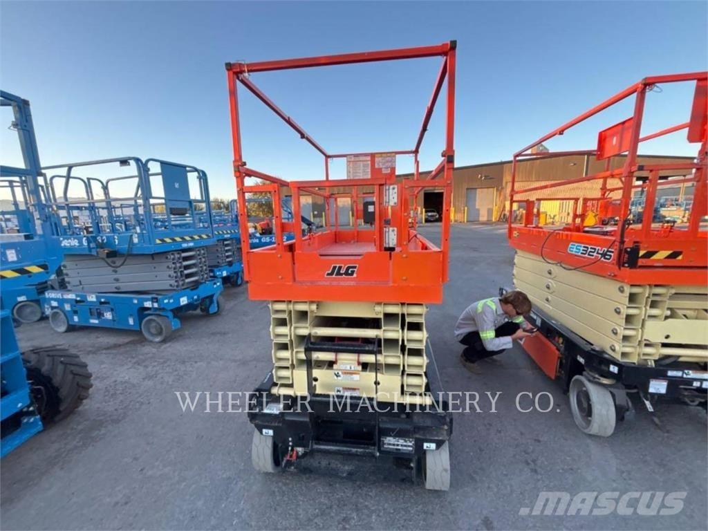 JLG ES3246 Saksilavat