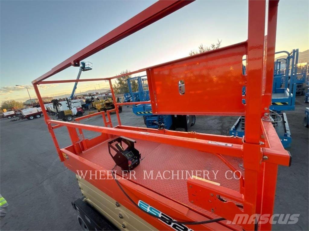 JLG ES3246 Saksilavat
