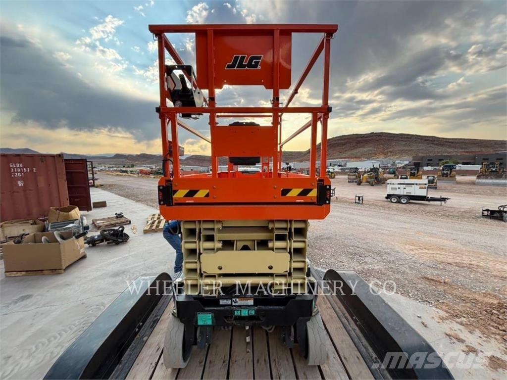 JLG ES3246 Saksilavat