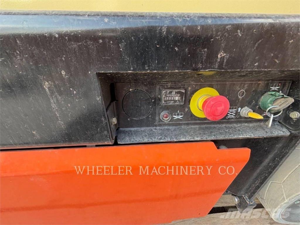 JLG ES3246 Saksilavat