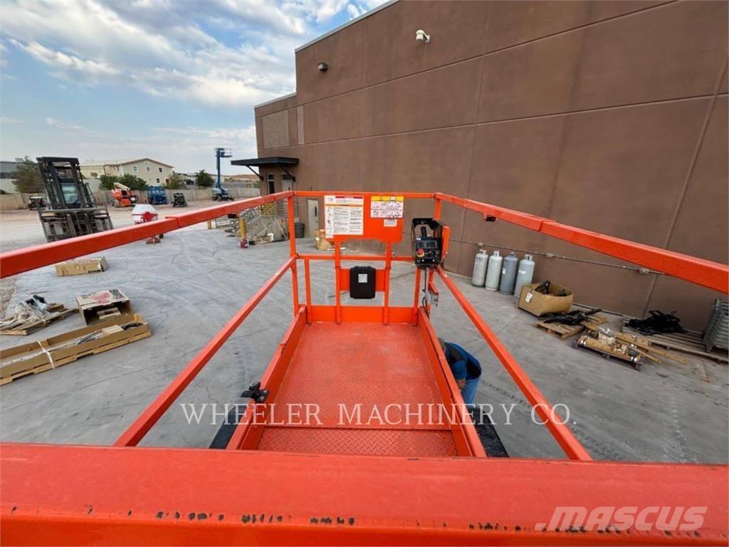 JLG ES3246 Saksilavat