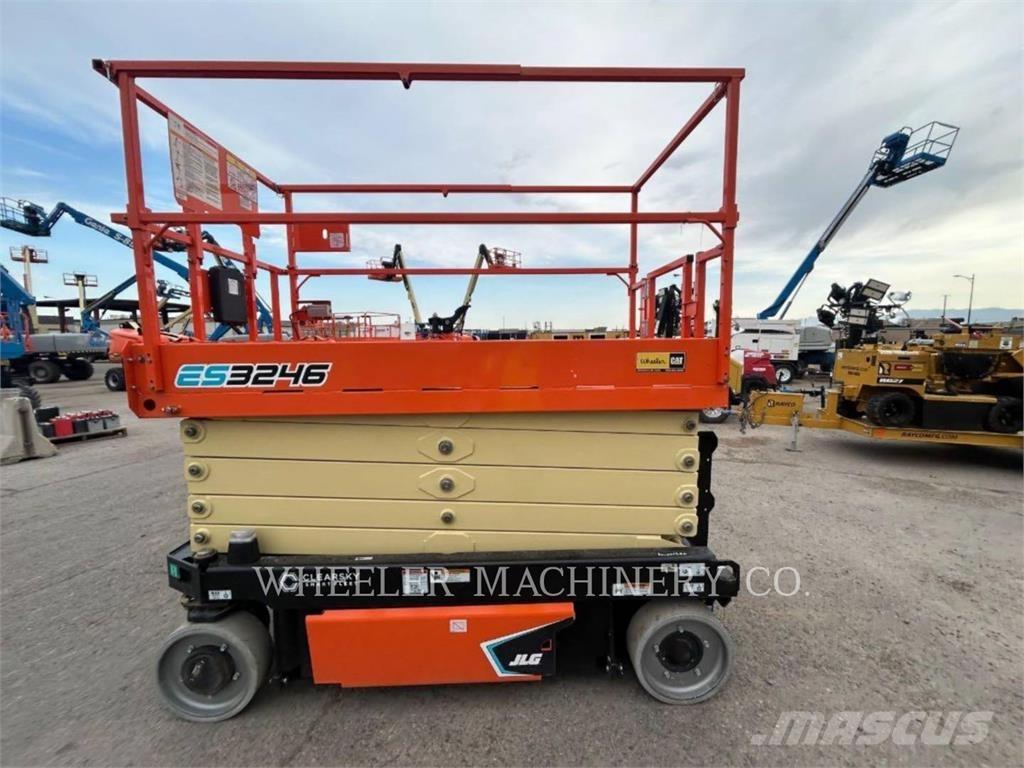 JLG ES3246 Saksilavat