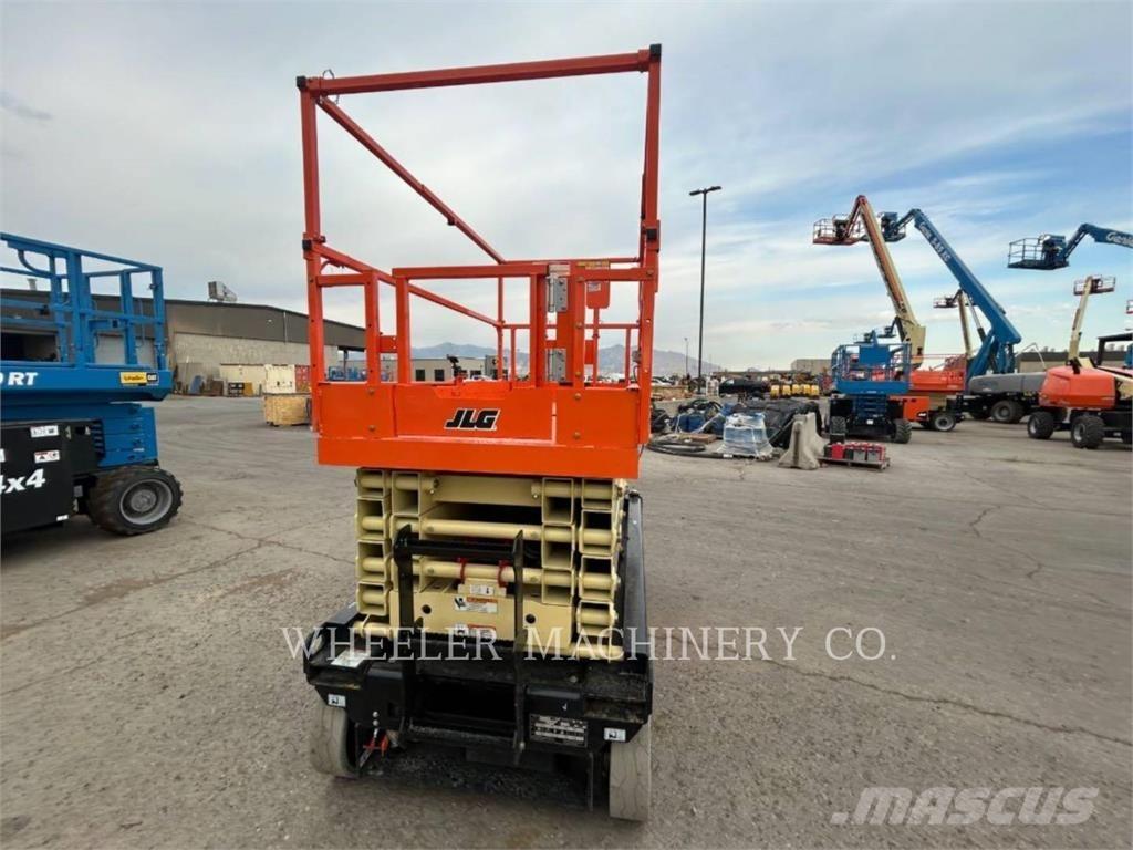 JLG ES3246 Saksilavat