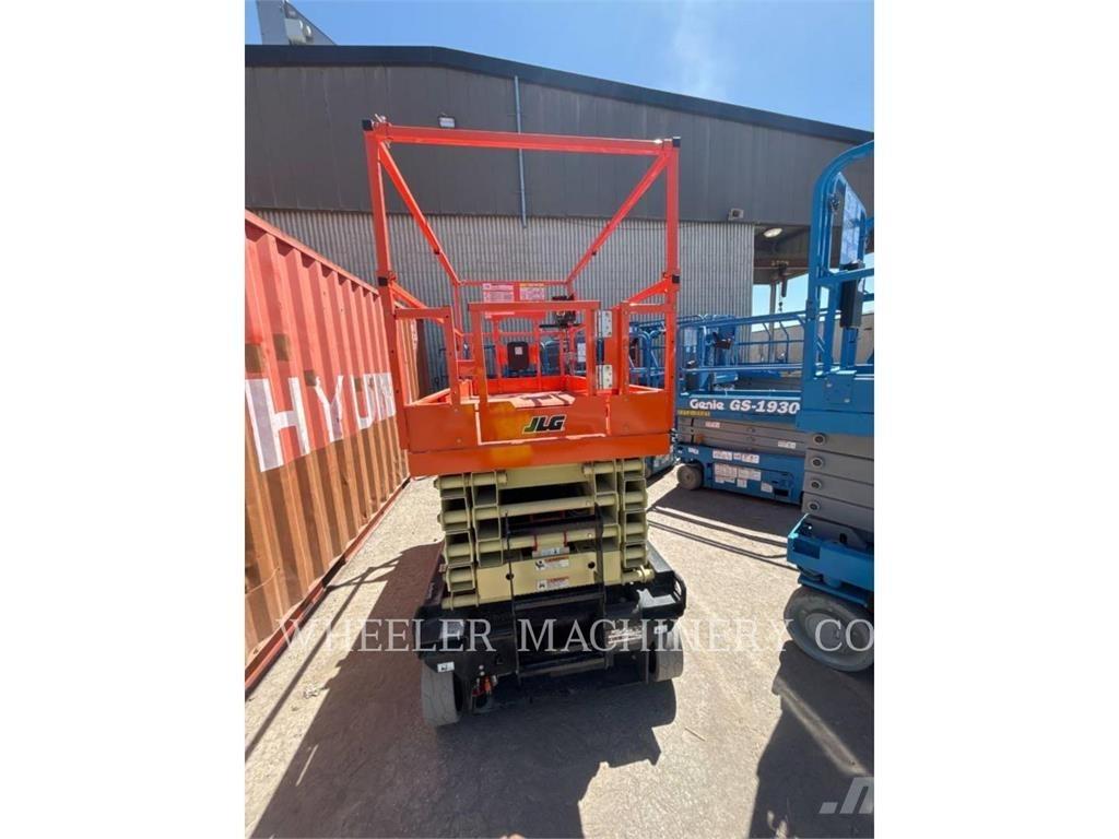 JLG ES3246 Saksilavat