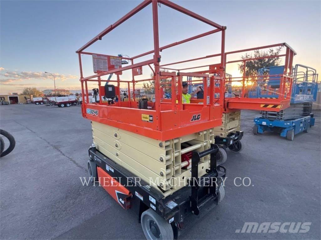 JLG ES3246 Saksilavat
