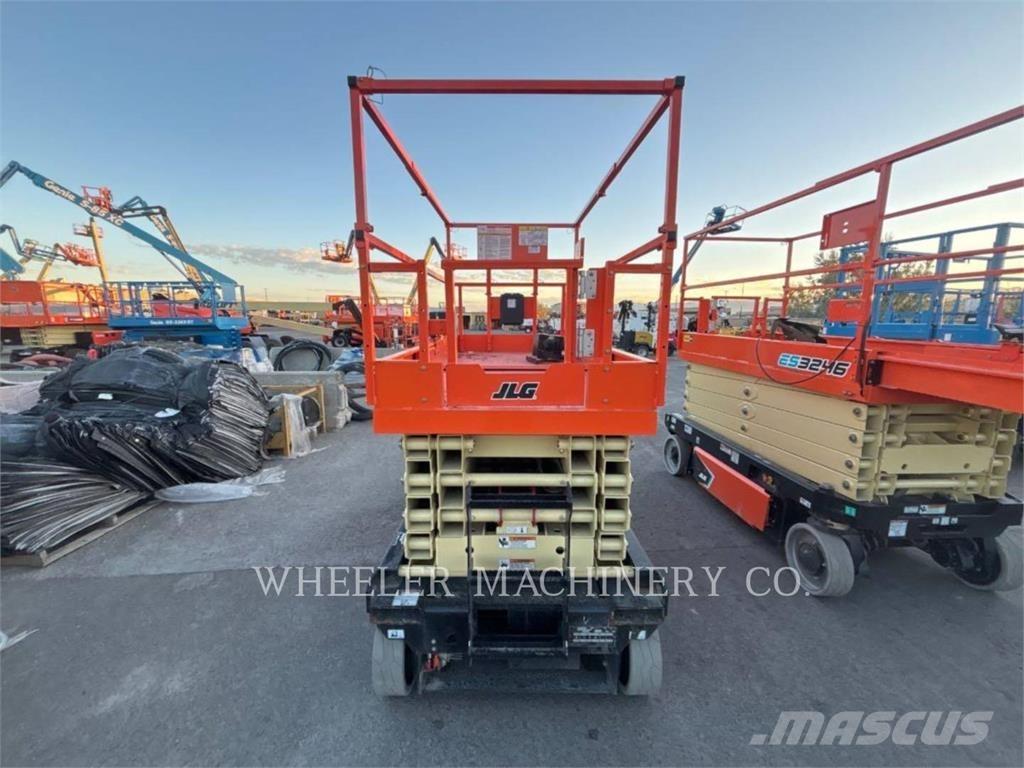 JLG ES3246 Saksilavat