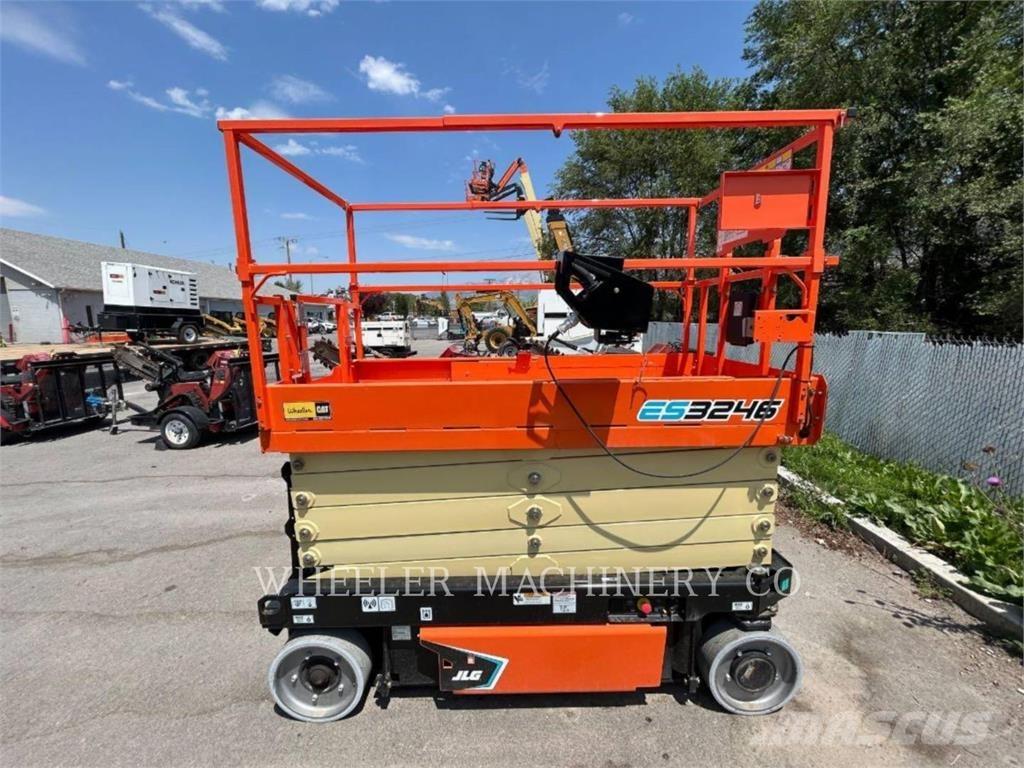 JLG ES3246 Saksilavat
