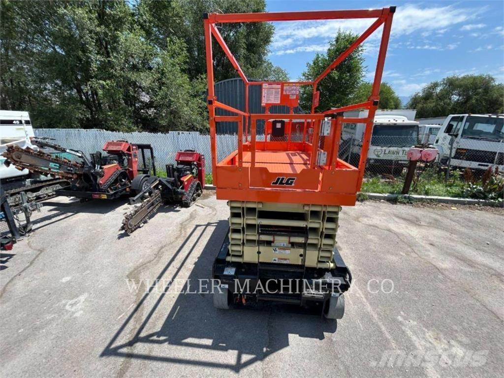JLG ES3246 Saksilavat