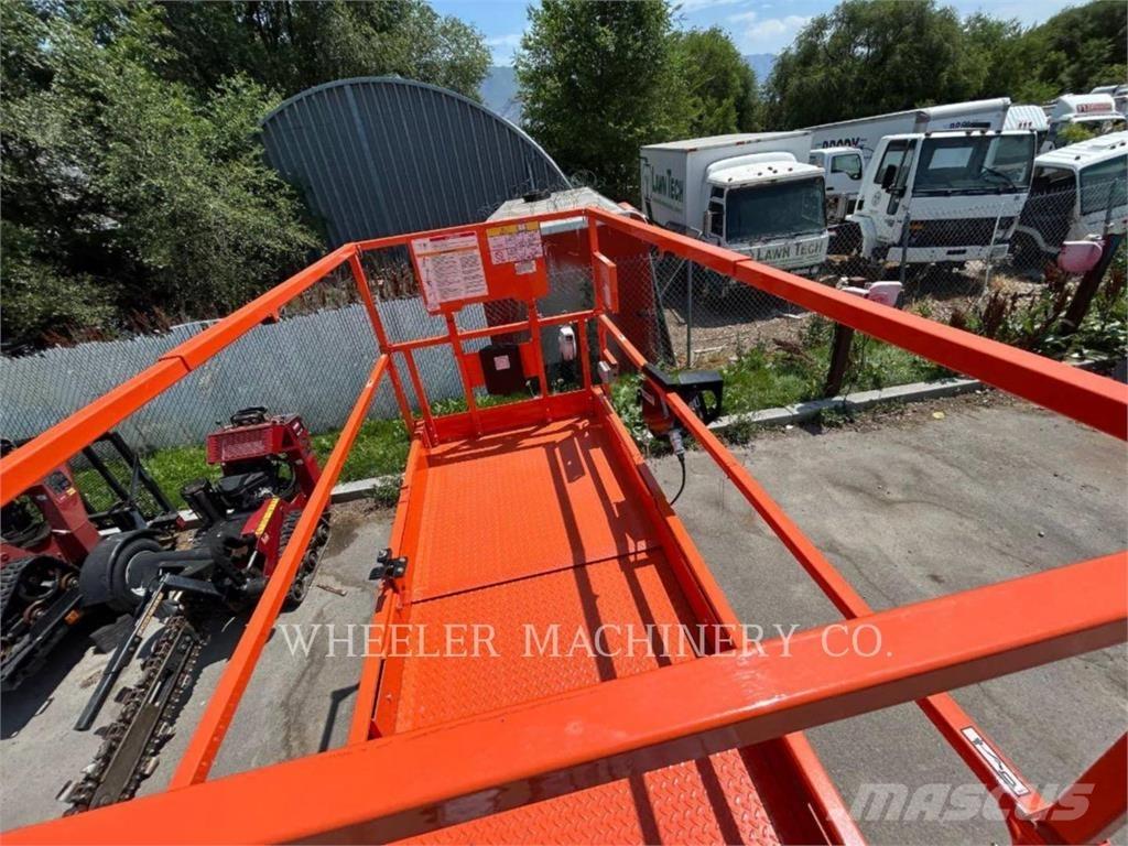 JLG ES3246 Saksilavat
