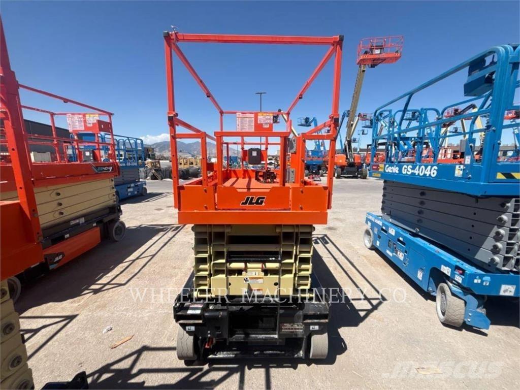 JLG ES3246 Saksilavat