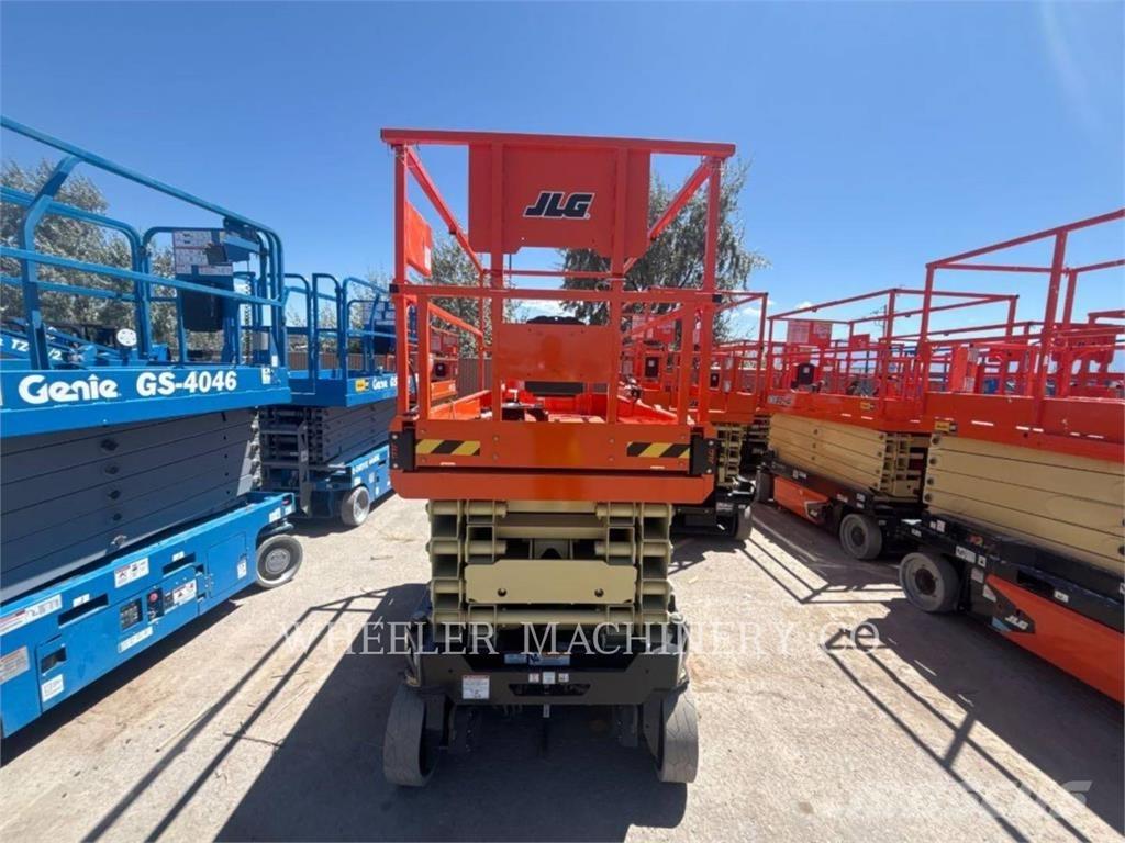 JLG ES3246 Saksilavat