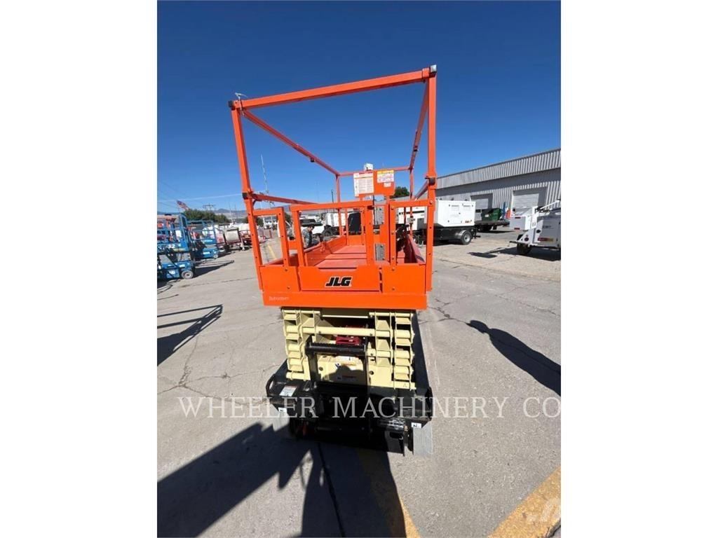 JLG ES3246 Saksilavat