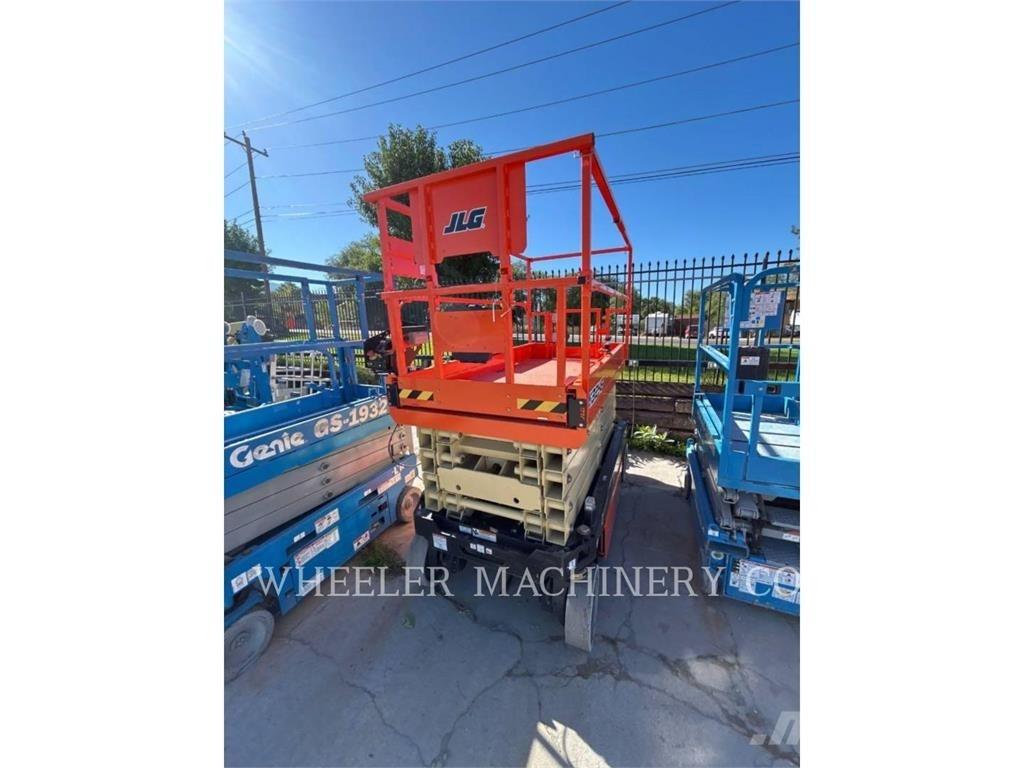 JLG ES3246 Saksilavat