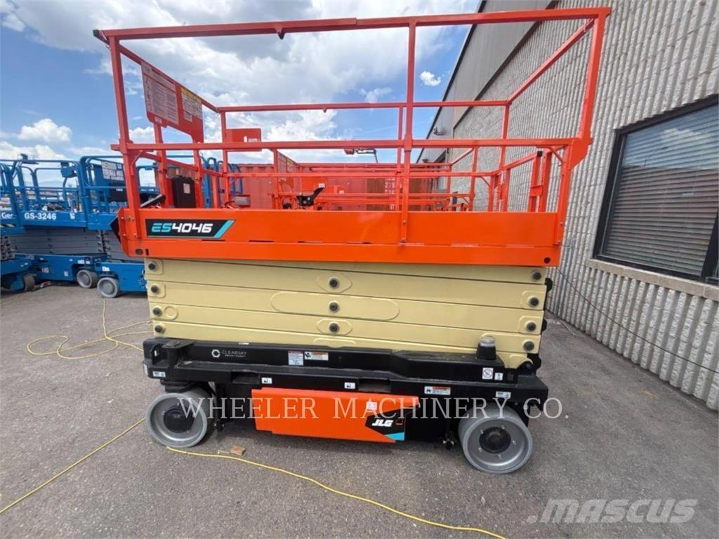 JLG ES4046 Saksilavat