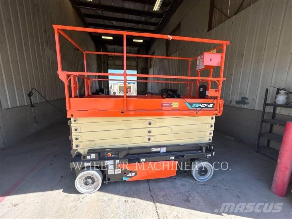 JLG ES4046 Saksilavat
