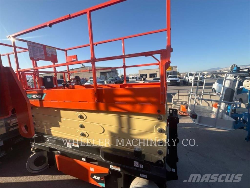 JLG ES4046 Saksilavat