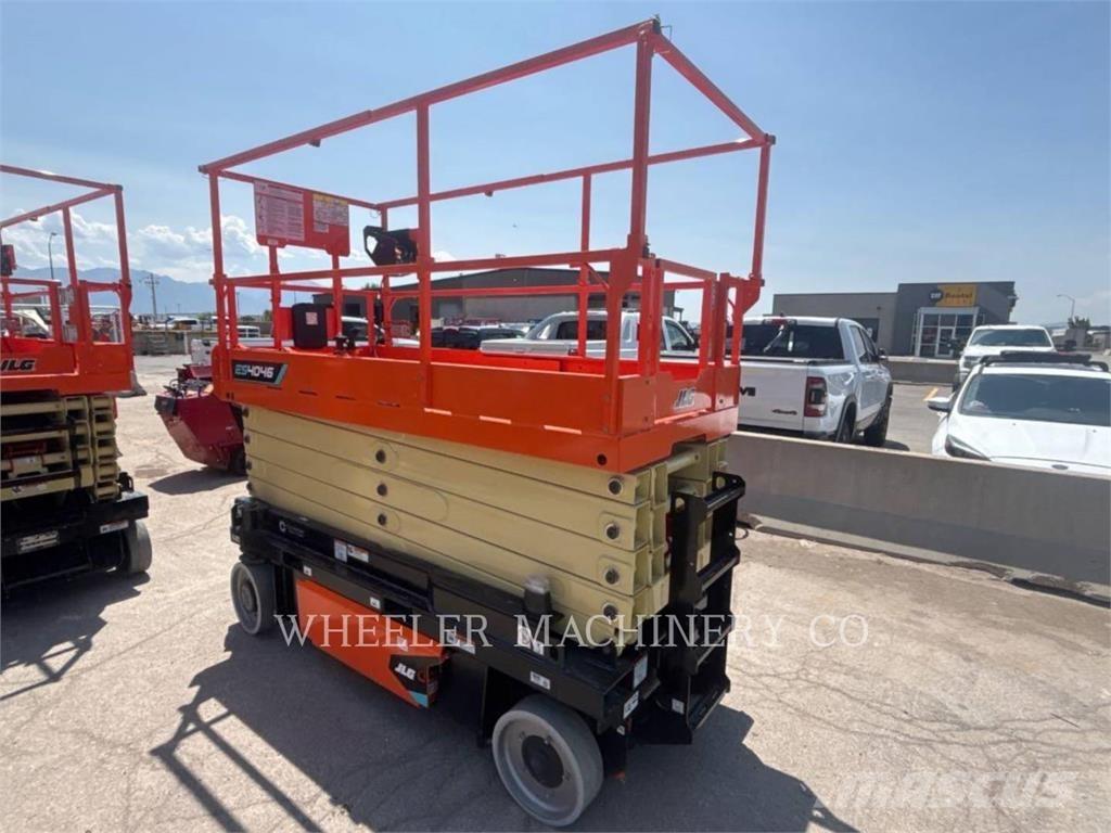 JLG ES4046 Saksilavat