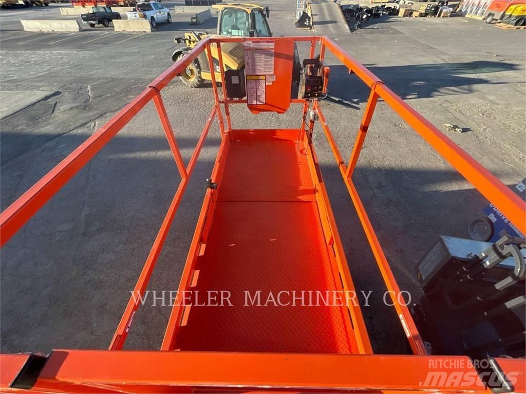 JLG R4045 Saksilavat