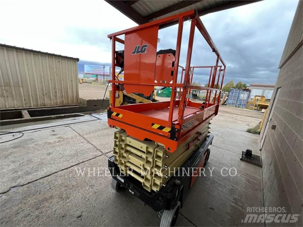 JLG R4045 Saksilavat