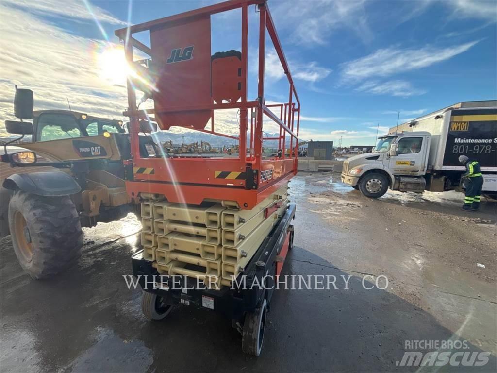 JLG R4045 Saksilavat