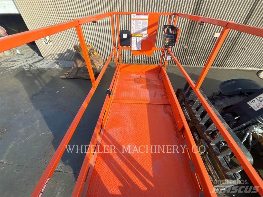 JLG R4045 Saksilavat