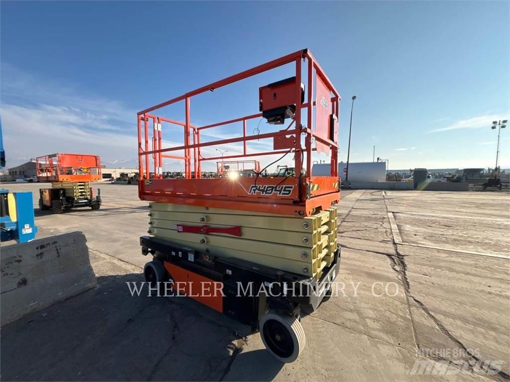 JLG R4045 Saksilavat